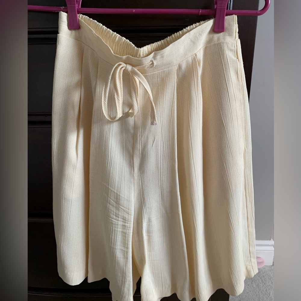 Cute pull on dress shorts with pockets by Fine Line New York